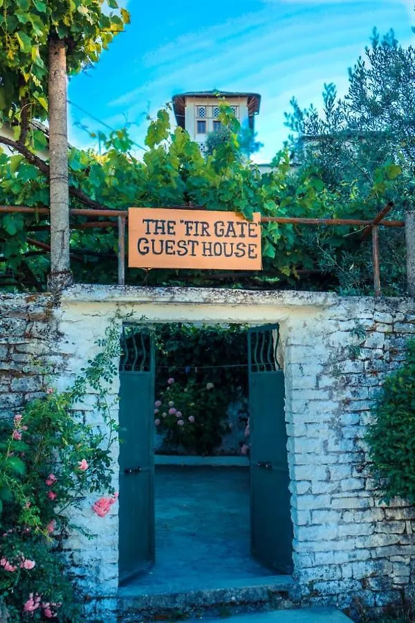 Flora'S Guesthouse 'The Fir Gate' Gjirokastër 招待所