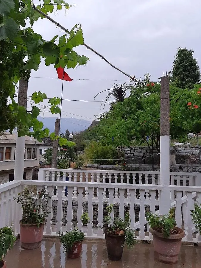 Flora'S Guesthouse 'The Fir Gate' Gjirokastër