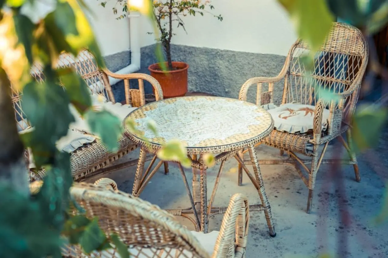 Affittacamere Flora'S Guesthouse 'The Fir Gate' Gjirokastër