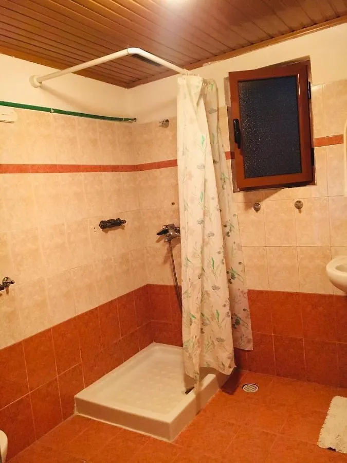 Affittacamere Flora'S Guesthouse 'The Fir Gate' Gjirokastër Albania