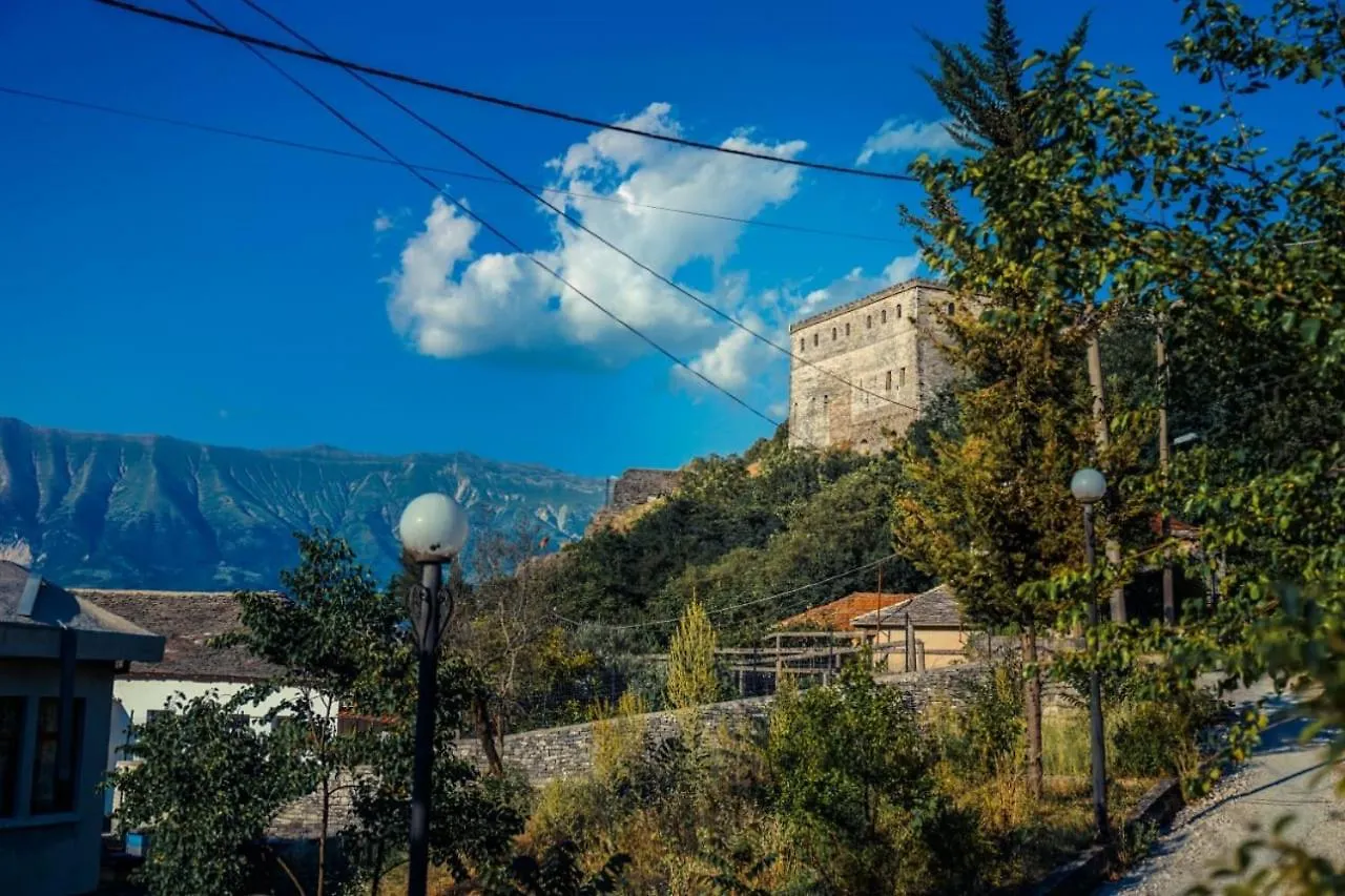 Flora'S Guesthouse 'The Fir Gate' Gjirokastër