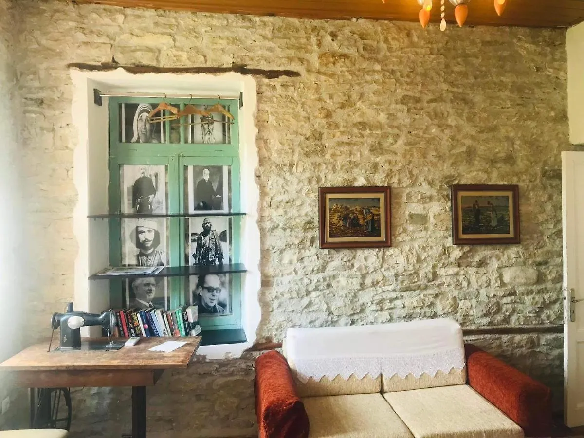 Flora'S Guesthouse 'The Fir Gate' Gjirokastër