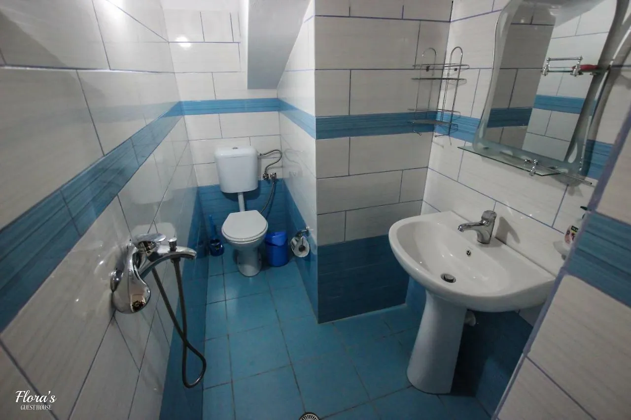 Flora'S Guesthouse 'The Fir Gate' Gjirokastër 招待所