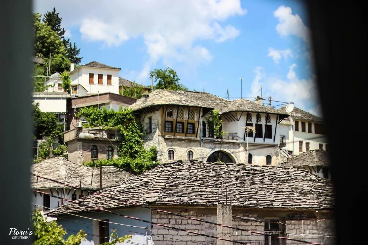 Flora'S Guesthouse 'The Fir Gate' Gjirokastër 招待所