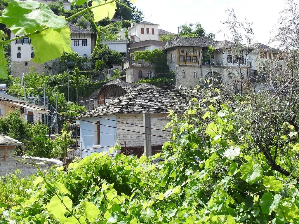 Penzion Flora'S Guesthouse 'The Fir Gate' Gjirokastër Albánie